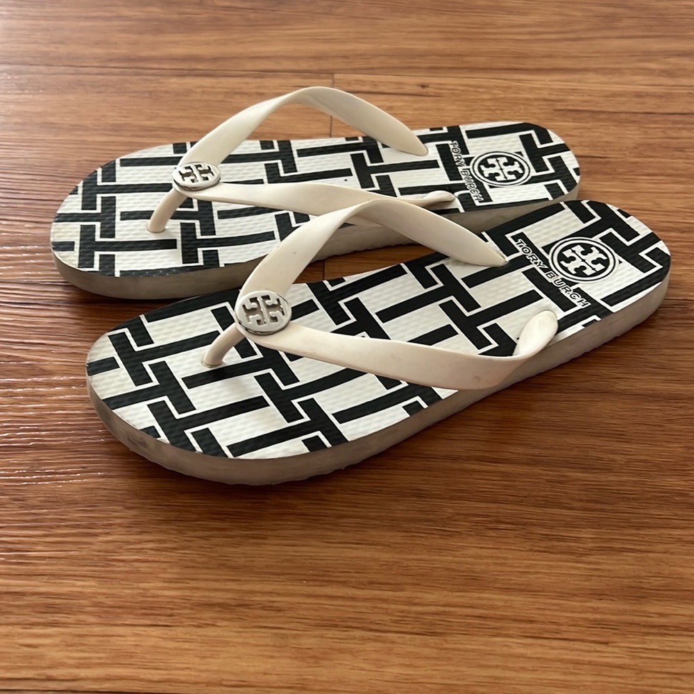 Tory Burch Printed Flip Flop White and Black Size 6